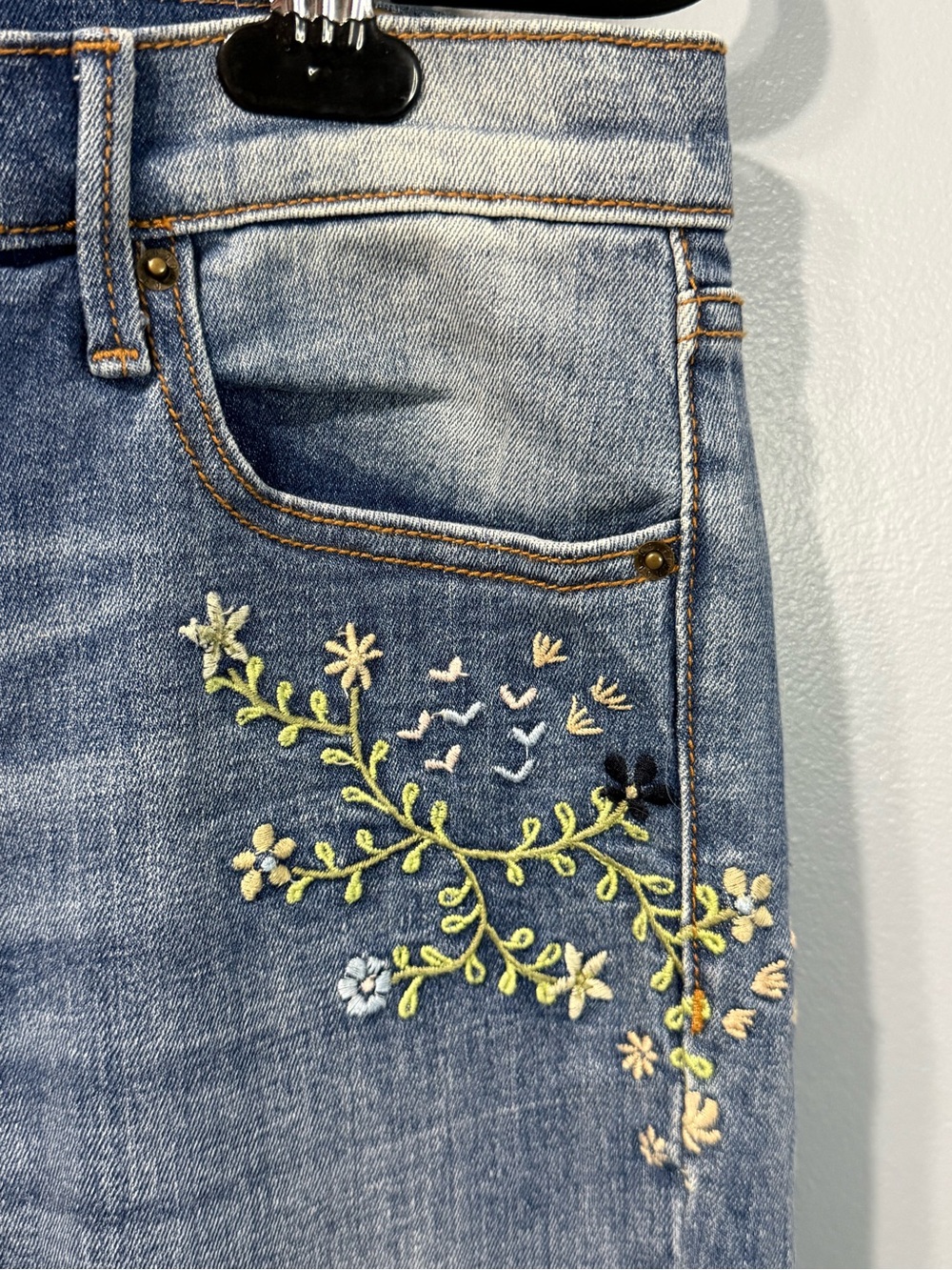 Driftwood Kelly Floral Embroidered Jeans Medium Wash Women’s Jeans Size 28 - Picture 5 of 12